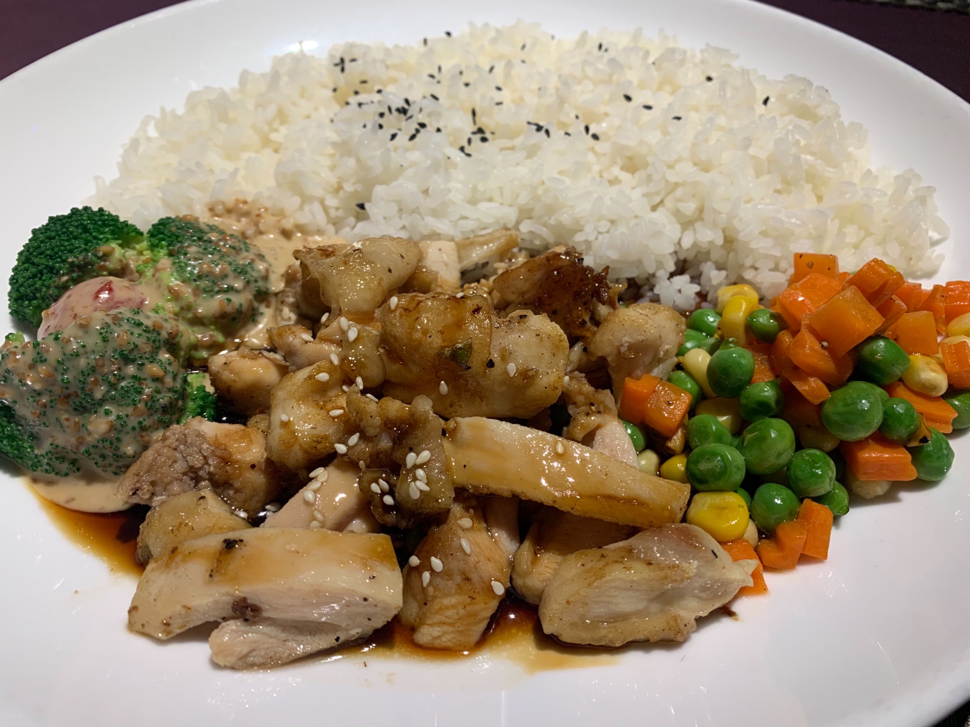 今天中午又作死了一回，吃了个照烧鸡饭，一杯美式，血糖10.2，以后不敢吃西餐了，我都好几个月没有那么高了&#128514;
